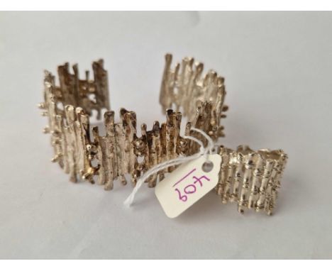 A designer silver bark effect cuff bracelet and matching ring 55 gms