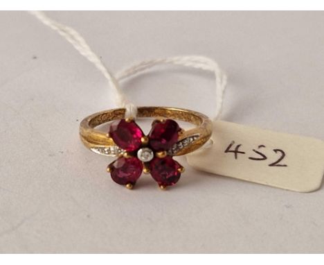 A pretty red stone cluster ring 9ct size N 3 gms