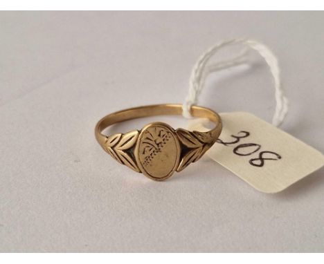 A gold signet ring 9ct size Q