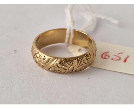 A fancy band ring 9ct size K 3.7 gms
