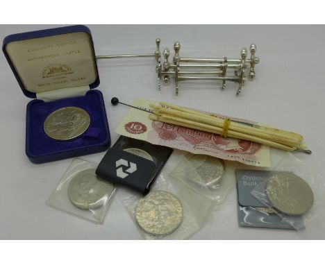 Ivory button hooks and a hat pin, assorted crowns, a ten pound note and five plated knife rests, etc.