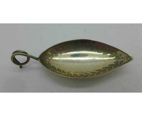A Georgian silver leaf shaped caddy spoon, 83mm