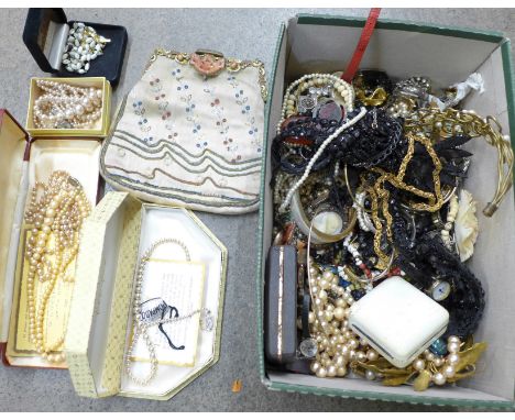 A box of vintage costume jewellery and purse, 3.80kg