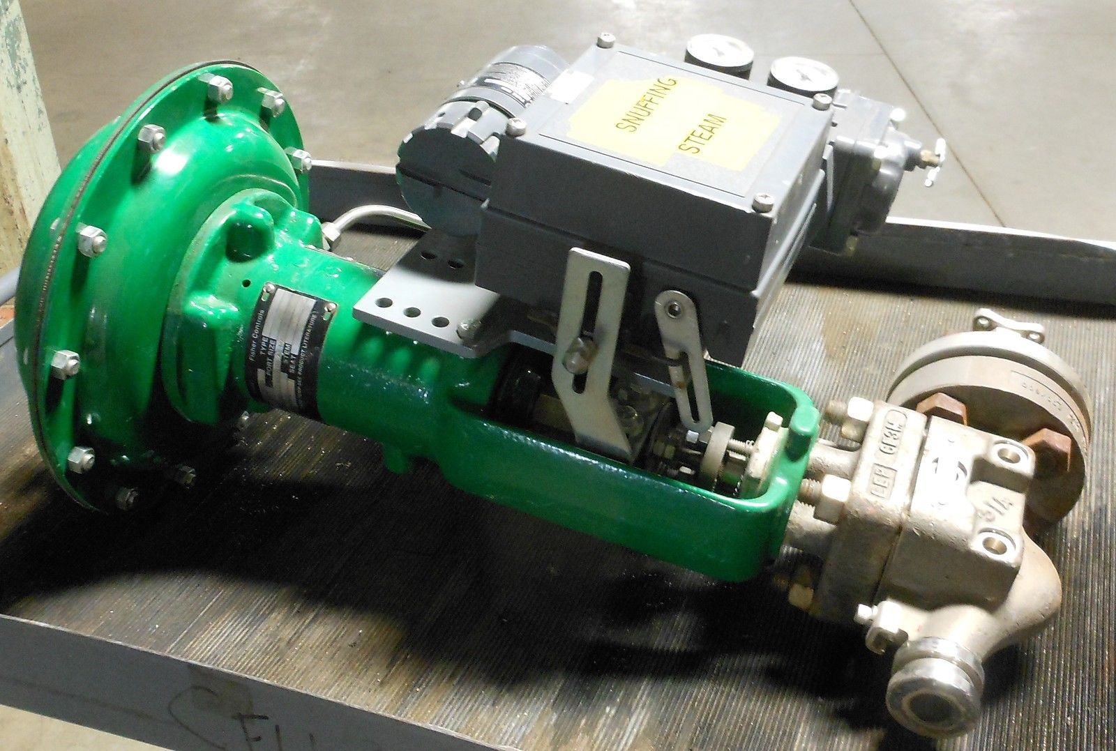 EPT Fisher Type 667 ReverseActing Air Diaphragm Actuator w/ CE Valve