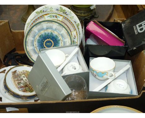 A quantity of china including two Royal Worcester boxed cup and saucer sets, boxed Wedgwood display plates, ribbon plate, etc