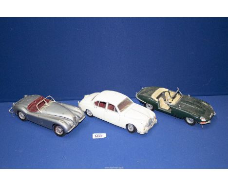 Three 1/18 scale model Jaguar cars including Maisto 1959 Mk II, Ertl 1948 XK-120 and Burago 1961 'E' model.