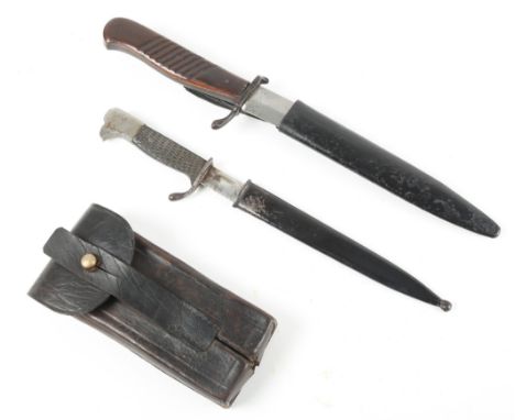 Great War German trench knife, in steel scabbard with leather belt loop; a black leather magazine pouch for pistol magazines;