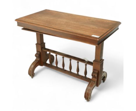 Early 20th century French walnut buffet, with three rectangular adjustable tiers supported by square uprights, turned spindle