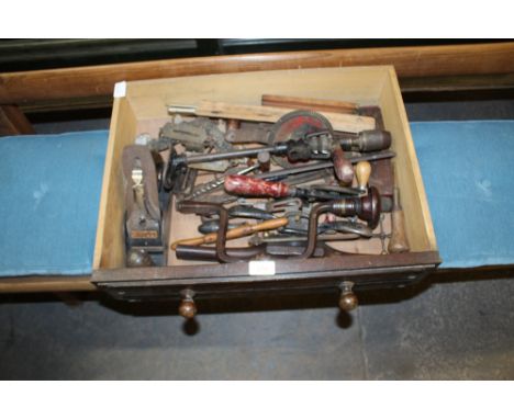 Box vintage hand tools, drills, levels, clamps, measuring instruments, Salters pocket balances etc