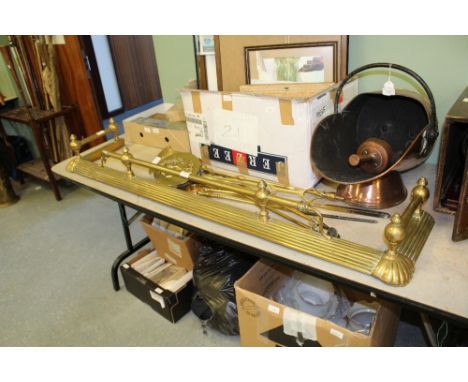 Reeded brass fender & companion wares