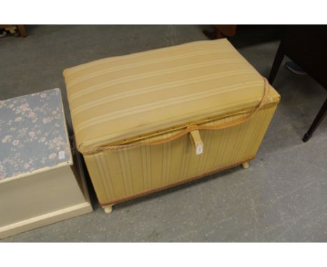 Upholstered planked trunk