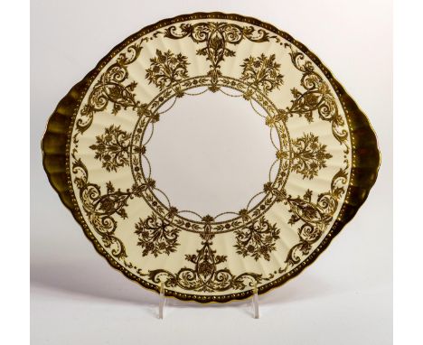 De Lamerie Fine Bone China Ivory Elegance patterned large serving platter, specially made high end quality item, diameter 37c