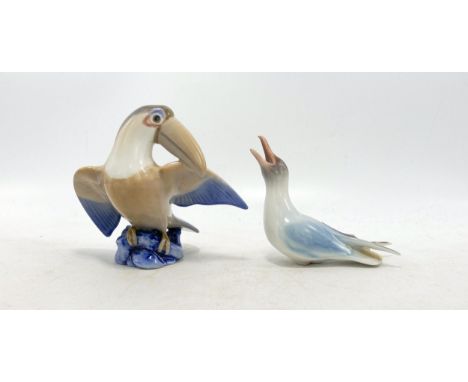 Royal Copenhagen model of a parrot 2574 and gull 429, h.10cm. (2) 