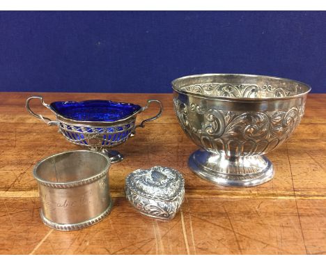 5 SILVER ITEMS TO INCLUDE 2 SILVER HEART BOXES, SILVER SUGAR BOWL, SILVER SALT WITH BLUE GLASS LINER AND A SILVER SERVIETTE R