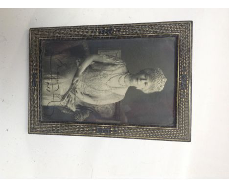 RP POSTCARD SIGNED - "MARY R 1933" INSCRIPTION TO BACK OF POSTCARD "THANKS FOR BEAUTIFUL FINE ORNAMENT" IN TOOLED ASPREY FRAM