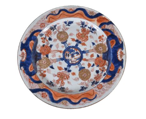 A Chinese Imari large dish, Kangxi, painted with cenral medallion with radiating flowers in underglaze blue, iron-red and gil