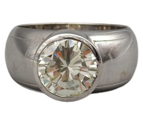 4.01 ct Großer Brilliantring 18 k WG, mit einem Solitär im Brillantschliff von ca. 4,01ct FAssung Punziert, Farbe E-F, lupenr