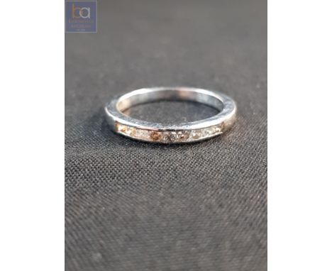 10 CARAT GOLD DIAMOND RING (I CARAT DIAMONDS)