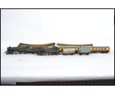 A group of vintage model railway OO gauge train set items to include Hornby Dublo three rail train locomotive and a quantity 