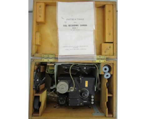An early to mid 20th century Dial Recording Camera MKV, serial no. A359, cased with instructions, box marked Aeronautical and