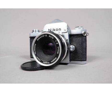 A Nikon F SLR Camera, eye level finder, serial no 6474704, shutter working, body G, small ding to to of viewfinder, light wea