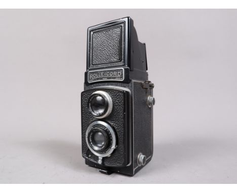 A Rolleicord 1a Type 3 TLR Camera, serial no 757757, circa 1939, body G, Compur shutter working, Triotar 7.5cm f/4.5 lens F, 