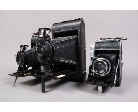 Ernemann Bob 00 and Goerz Roll Tengor Folding Cameras, a Bob 00, 8 x 10.5cm on roll film, body G, adapted for 120 roll film, 