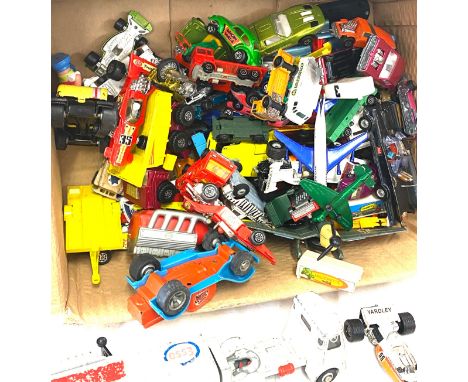 Large selection of vintage and later die cast cars includes Dinky, Match box etc 