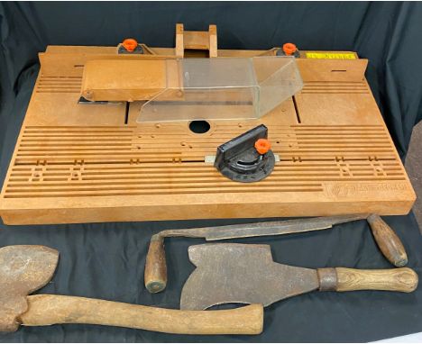 Selection of vintage and later tools includes black and decker work bench etc 