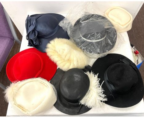 Large selection of vintage and later ladies hats 