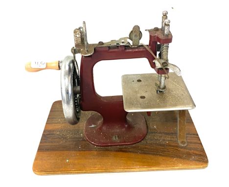 Vintage No1 miniature sewing Machine