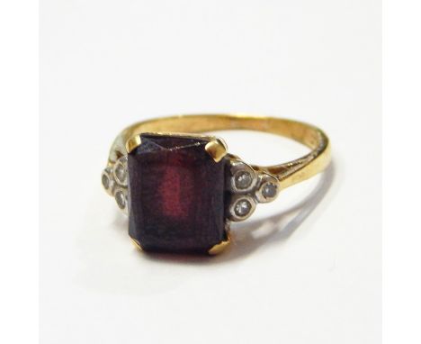 18ct gold red stone and diamond dress ring,&nbsp;&nbsp;approx size K