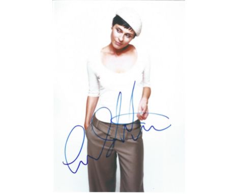 Singer Lisa Stansfield signed 12x8 colour phot in excellent condition. Lisa Jane Stansfield is an English singer, songwriter,