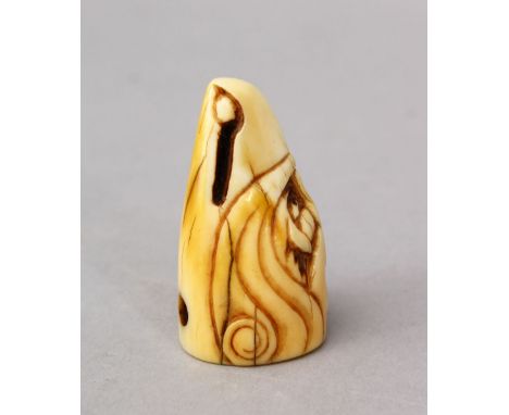 A RARE JAPANESE EDO PERIOD CARVED IVORY NETSUKE - EAGLE HEAD, the netsuke moddled as the head of an eagle, himotoshi formed t