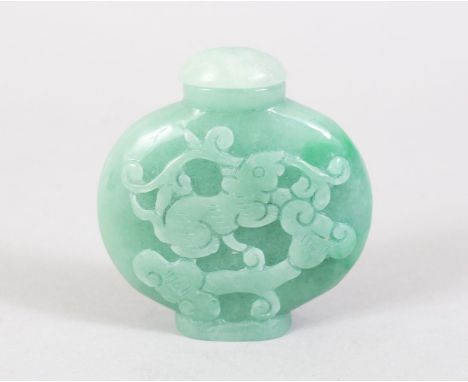 A GOOD 19TH / 20TH CENTURY CHINESE JADE / JADEITE SNUFF BOTTLE, the body with carved floral decoration of chi long, with hard