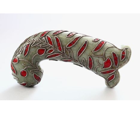 A GOOD EARLY 20TH CENTURY INDIAN MUGHAL CARVED JADE DAGGER KHANJAR HANDLE, inlaid with ruby like stones with silver colour wi