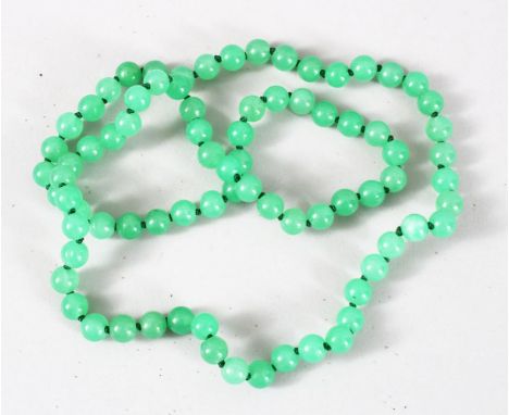 A GOOD SET OF CHINESE JADE / HARD STONE BEAD NECKLACE, Approx 70cm