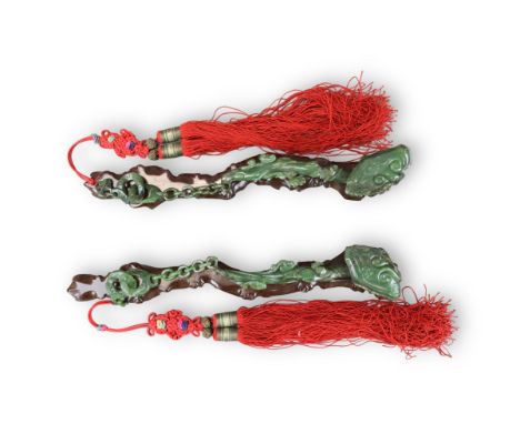 Naturalistically carved as stems of lingzhi fungus with bats flying over them, each terminating with a pendent chain and doub