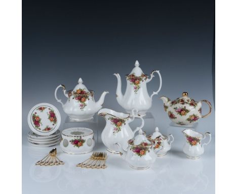 The Old Country Rose pattern is fine china designed with a gorgeous floral border and 22k gilded rims. This set includes 6 te