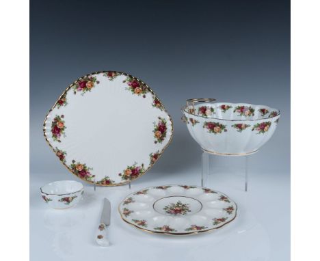This collection of serving dishes feature the popular Old Country Roses pattern. The lot includes a 3pc chip and dip bowl. Th
