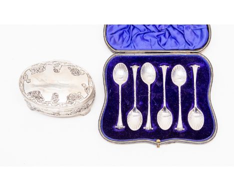 A set of George V silver Onslow pattern teaspoons, with shell bowls, William Hutton and Sons, Sheffield 1912, 2.8 ozt approx,