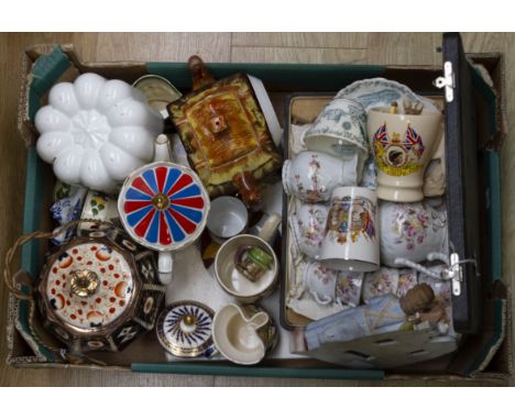 A collection of ceramics including; Aynsley Cottage Garden cake plate and cake slice (boxed); a Victorian style six piece chi