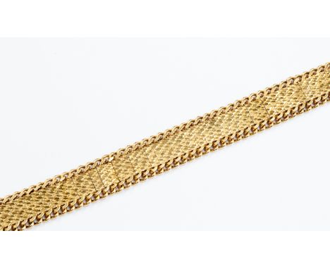 A fancy link 9ct gold bracelet, chain edge detail, weight approx. 28gms.