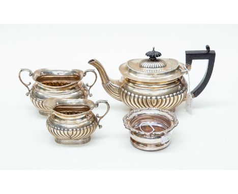 An Edwardian three piece silver bachelor tea set including teapot, sugar bowl and milk jug, gadroon loner setting, A&amp;J Zi