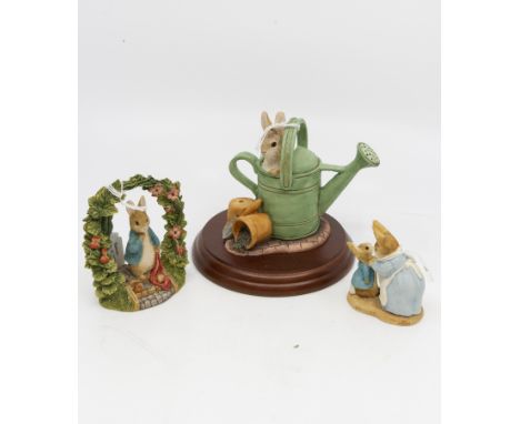 Border Fine Arts The World of Beatrix Potter Peters Hiding Place, Mrs Rabbit &amp; Peter, Peter Rabbit Arch figurine (3)