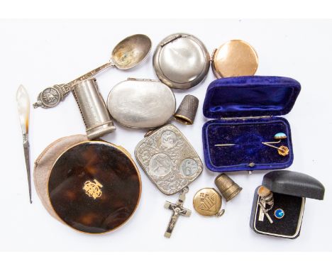 A fob; sovereign, 6d and 3d case, rouge pots, soap dish, compact, locket, two stick pins in original box, etc, one 15ct gold 