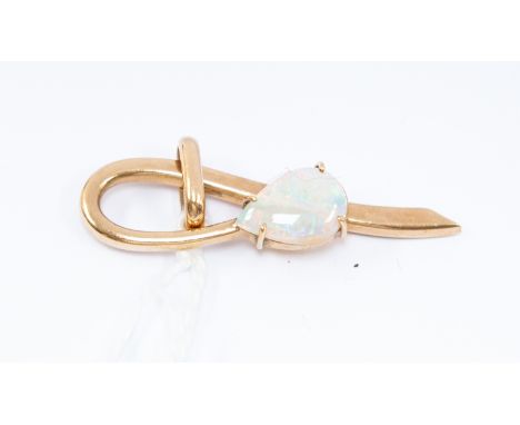 A yellow metal and opal pendant, 9ct gold, 4.8 grams gross approx