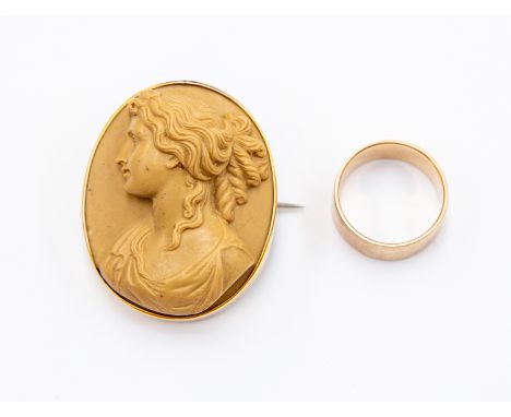 A Victorian Lava cameo oval brooch, carved depicting a bust of a lady, in a yellow metal frame, approx 3.5cm x 4cm (af); a 9c