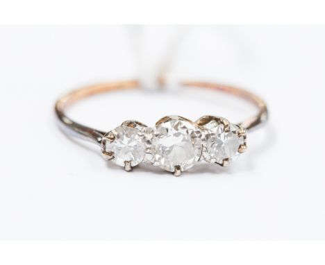 Three 18ct stone diamond ring, total diamond weight approx 0.70ct
