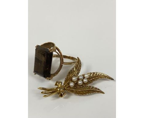 A 9ct gold fern and seed pearl spray brooch (4.5cm), a 9ct gold smoky quartz cushion cut dress ring in claw mount (Q/R) (11.6